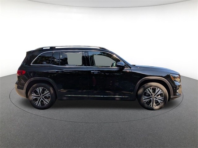 2026 Mercedes Benz GLB 250 4MATIC photo 2