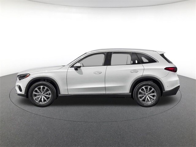 2025 Mercedes Benz GLC 300 4MATIC photo 3