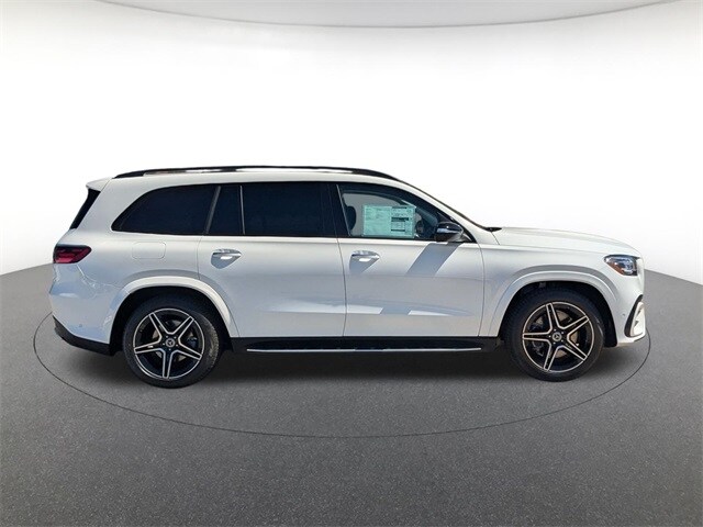 2026 Mercedes Benz GLS 450 4MATIC photo 4