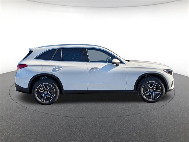 2026 Mercedes Benz GLC 300 4MATIC photo 4