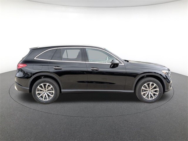 2026 Mercedes Benz GLC 300 4MATIC photo 3