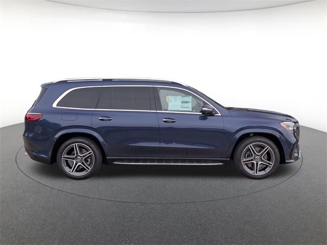 2026 Mercedes Benz GLS 450 4MATIC photo 3