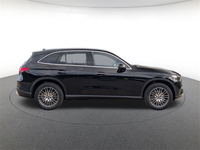 2026 Mercedes Benz GLC 300 4MATIC photo 3