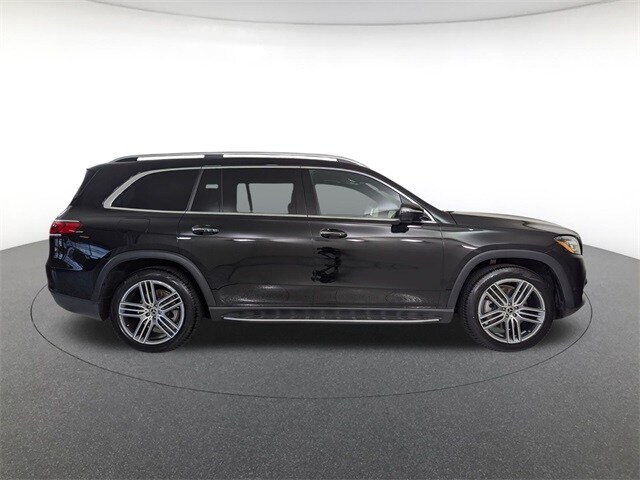 2023 Mercedes Benz GLS 450 4MATIC photo 4