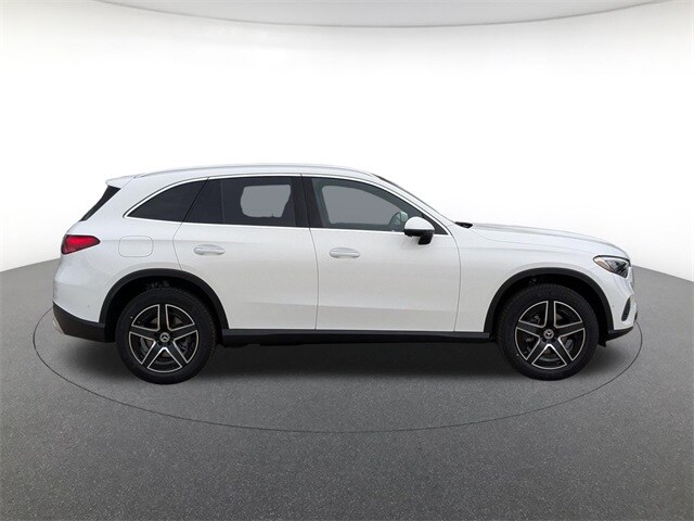 2026 Mercedes Benz GLC 300 4MATIC photo 3