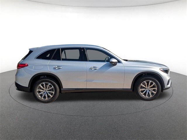 2026 Mercedes Benz GLC 300 4MATIC photo 4