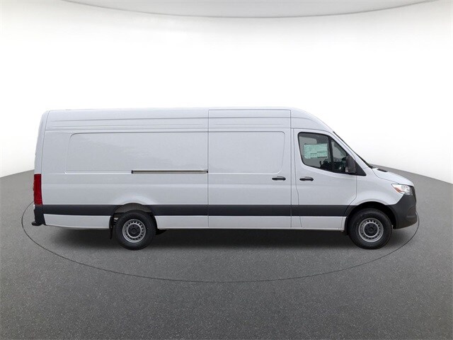 2026 Mercedes Benz Sprinter 2500 photo 2