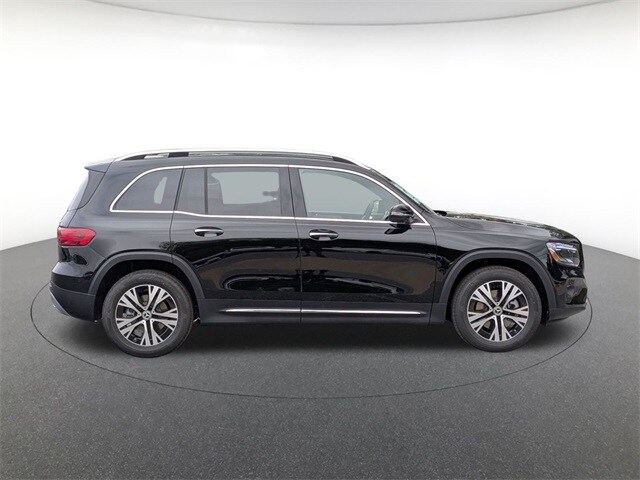 2026 Mercedes Benz GLB 250 4MATIC photo 4