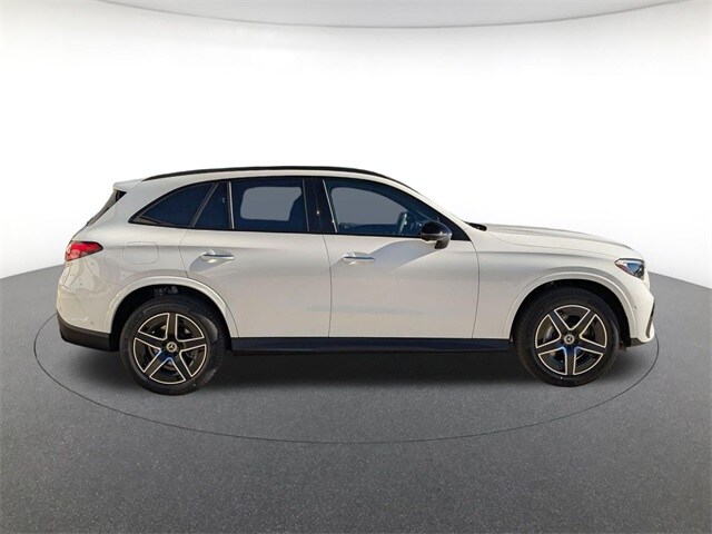 2026 Mercedes Benz GLC 300 4MATIC photo 3