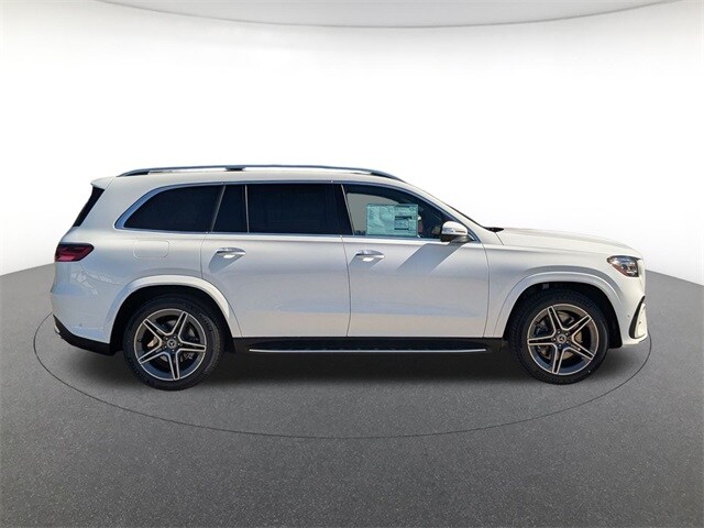 2026 Mercedes Benz GLS 450 4MATIC photo 2
