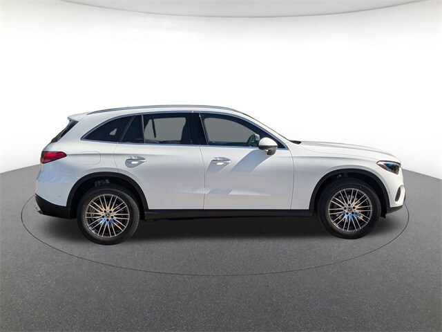 2026 Mercedes Benz GLC 300 4MATIC photo 3