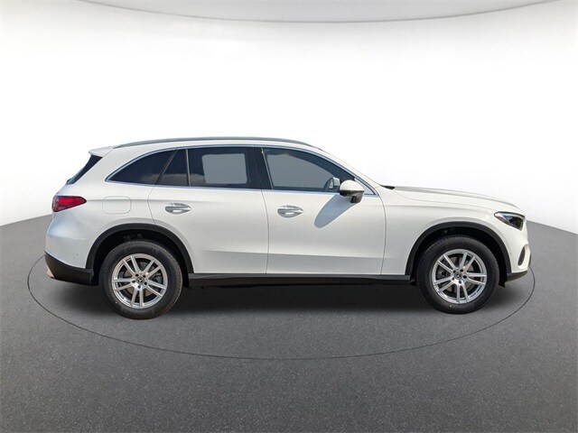2026 Mercedes Benz GLC 300 4MATIC photo 4