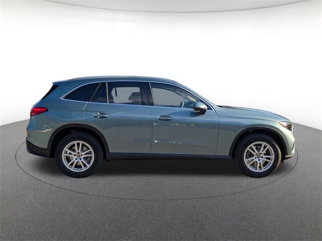 2026 Mercedes Benz GLC 300 4MATIC photo 4