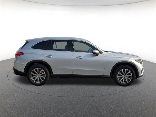 2026 Mercedes Benz GLC 300 4MATIC photo 4