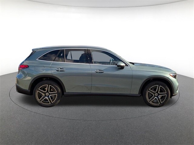 2026 Mercedes Benz GLC 300 4MATIC photo 4