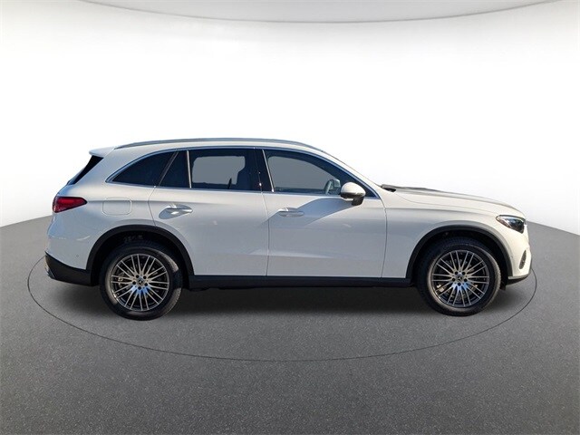 2026 Mercedes Benz GLC 300 4MATIC photo 3