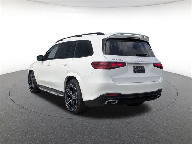 2026 Mercedes Benz GLS 450 4MATIC photo 3