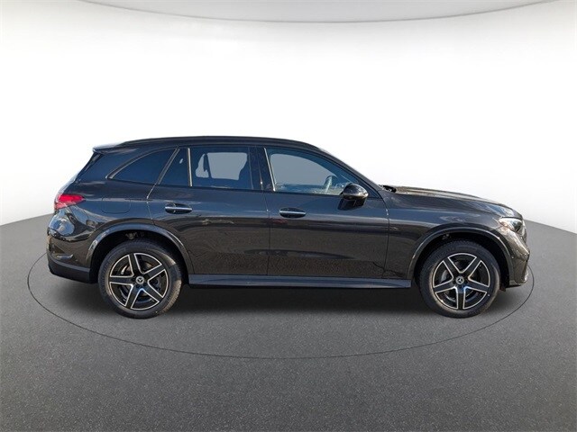 2026 Mercedes Benz GLC 300 4MATIC photo 3