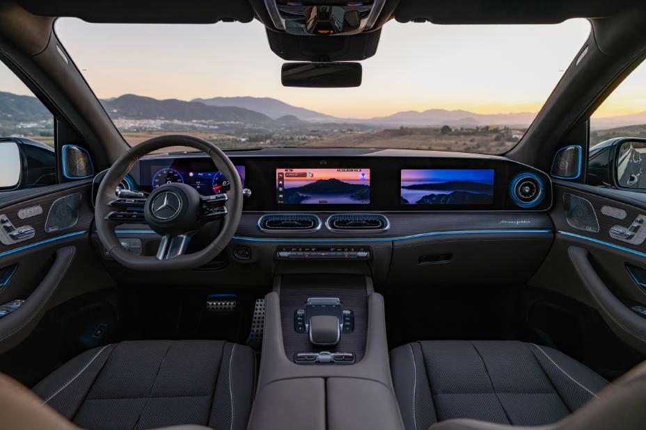 2027 Mercedes-Benz GLS European Interior 1.jpg