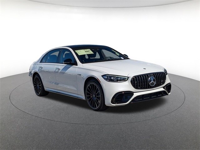 2025 Mercedes Benz S AMG 63 photo 3
