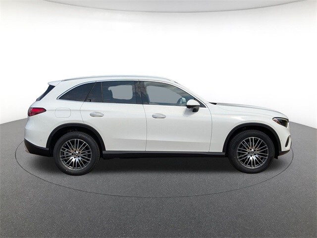 2026 Mercedes Benz GLC 300 4MATIC photo 3