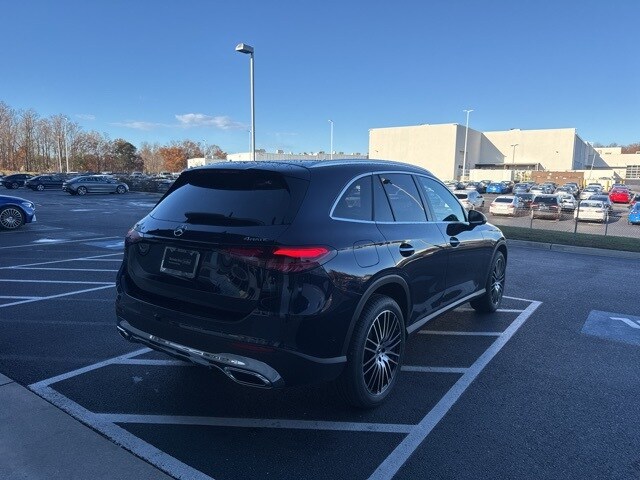 2024 Mercedes Benz GLC 300 4MATIC photo 2