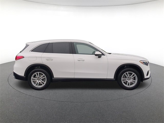 2025 Mercedes Benz GLC 300 4MATIC photo 4