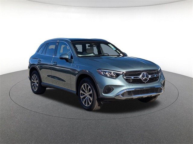 2026 Mercedes Benz GLC 300 4MATIC photo 3