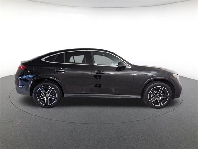 2025 Mercedes Benz GLC 300 4MATIC photo 3