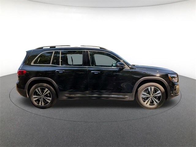 2026 Mercedes Benz GLB 250 4MATIC photo 3
