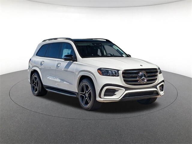 2026 Mercedes Benz GLS 450 4MATIC photo 3