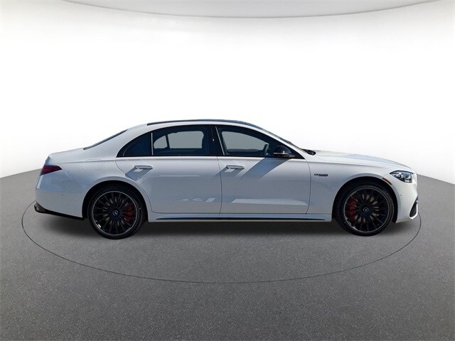 2025 Mercedes Benz S AMG 63 photo 4