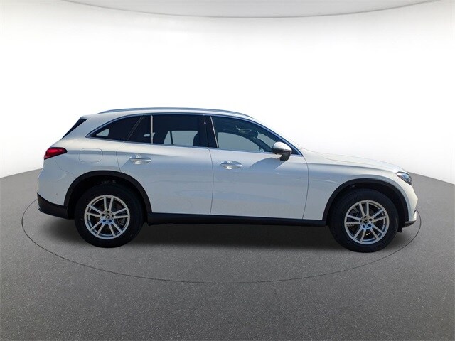 2025 Mercedes Benz GLC 300 4MATIC photo 4
