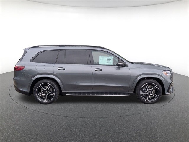 2026 Mercedes Benz GLS 450 4MATIC photo 3