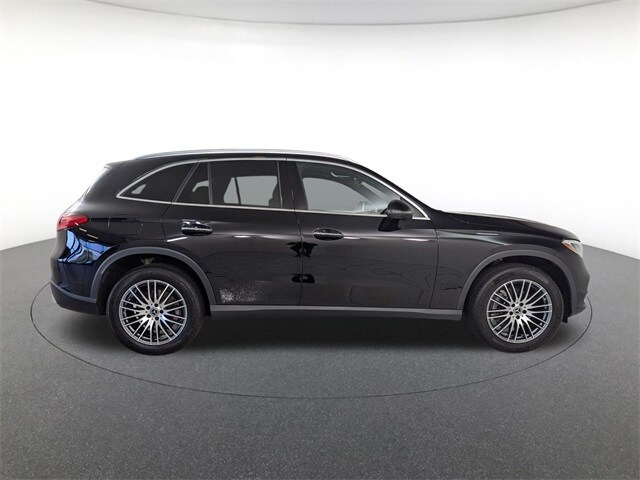 2024 Mercedes Benz GLC 4MATIC photo 3