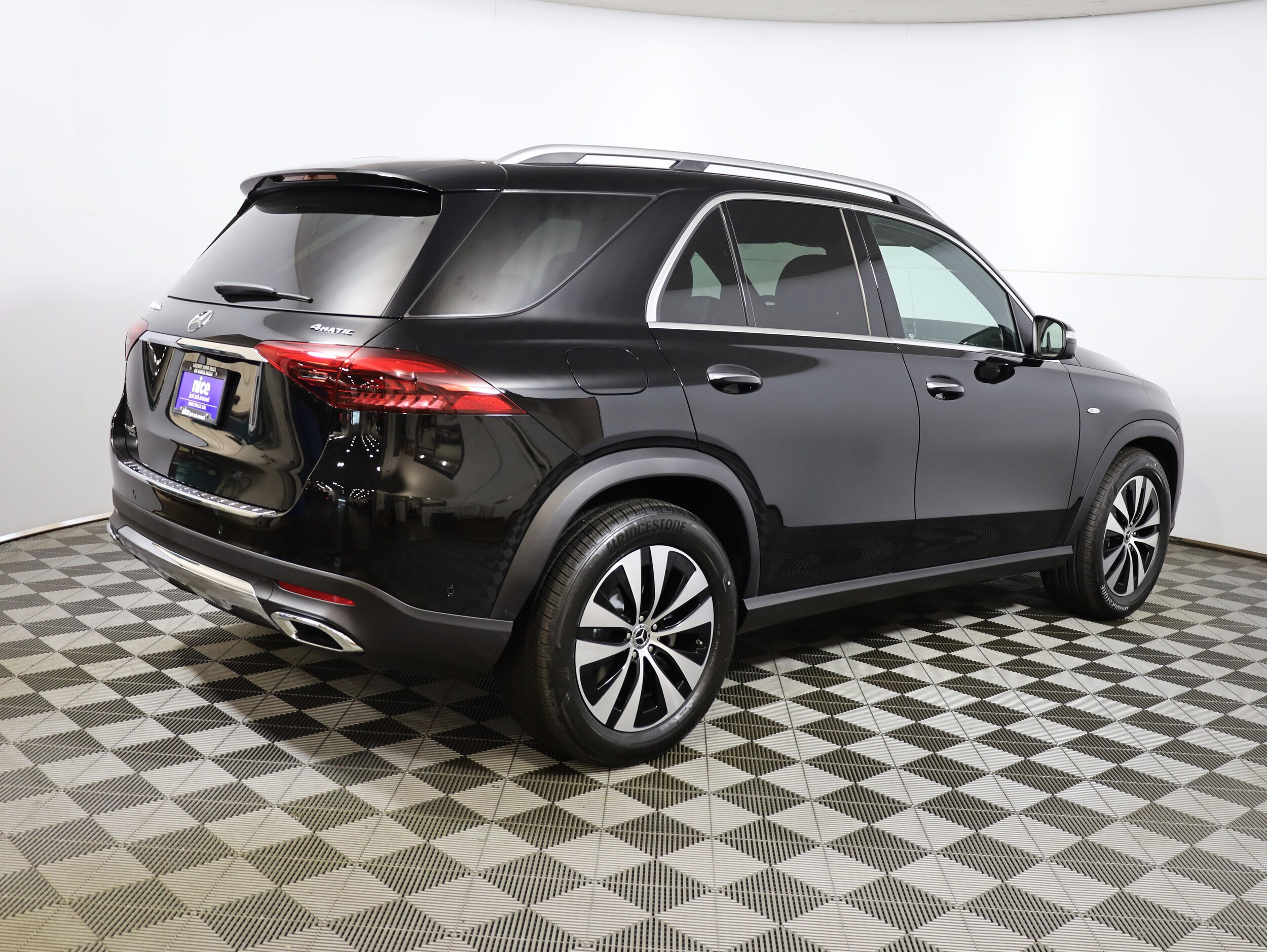 2025 Mercedes Benz GLE 450e 4MATIC photo 4