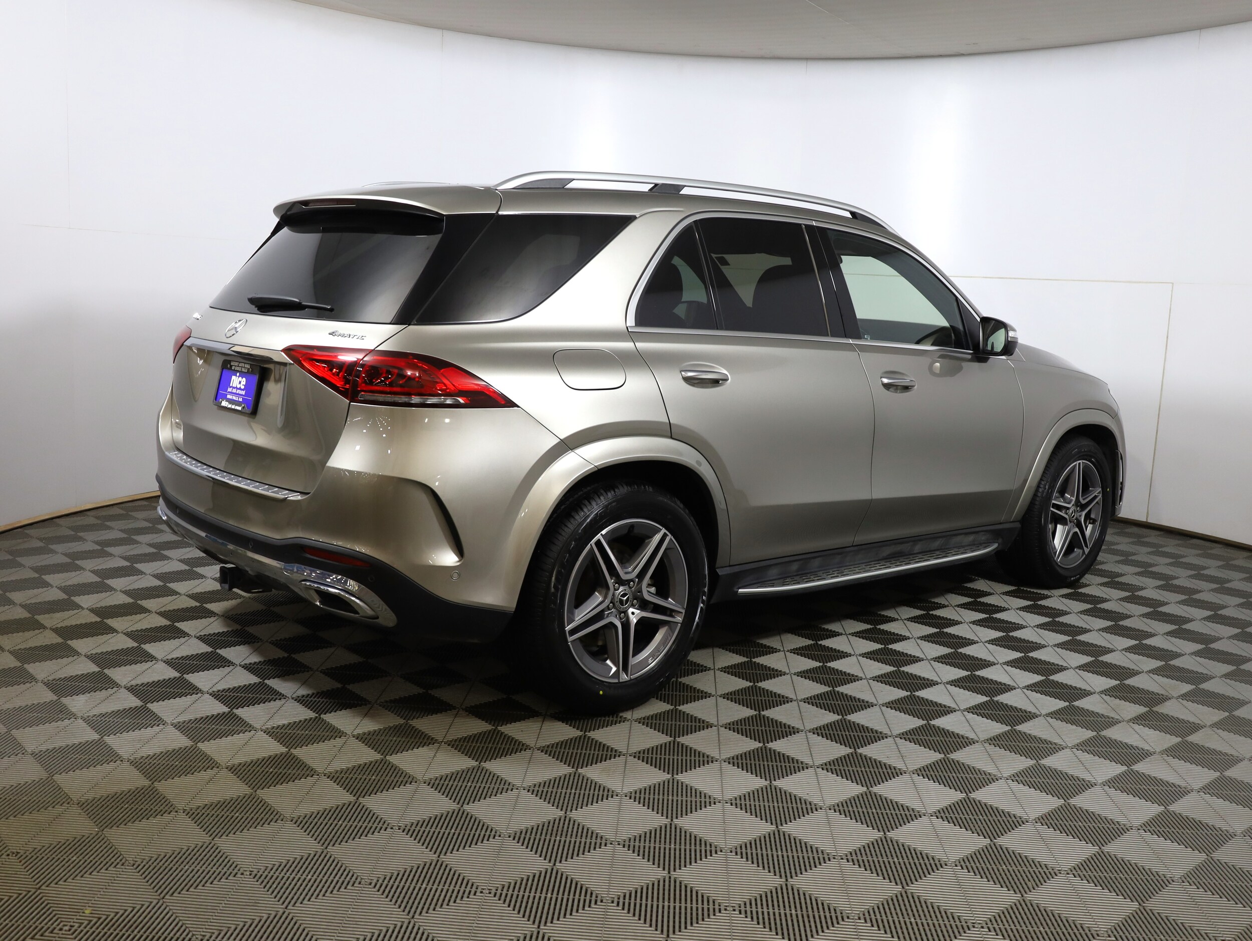 2023 Mercedes Benz GLE 450 4MATIC photo 4