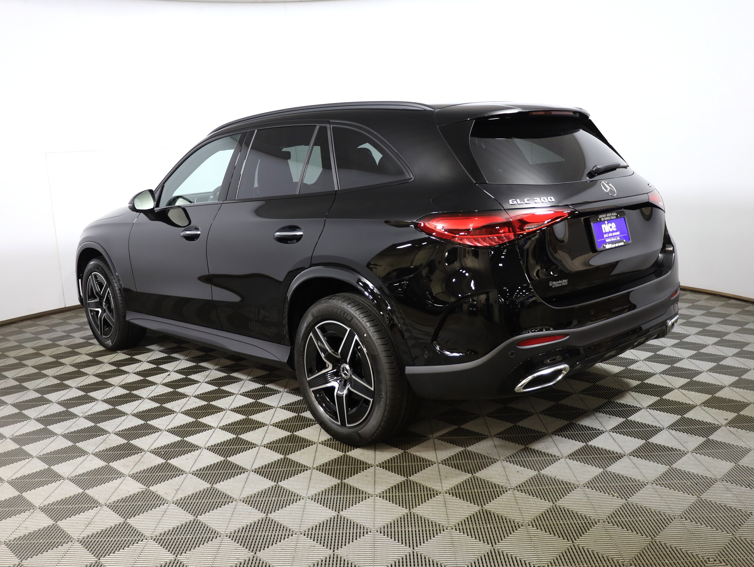 2026 Mercedes Benz GLC 300 4MATIC photo 2