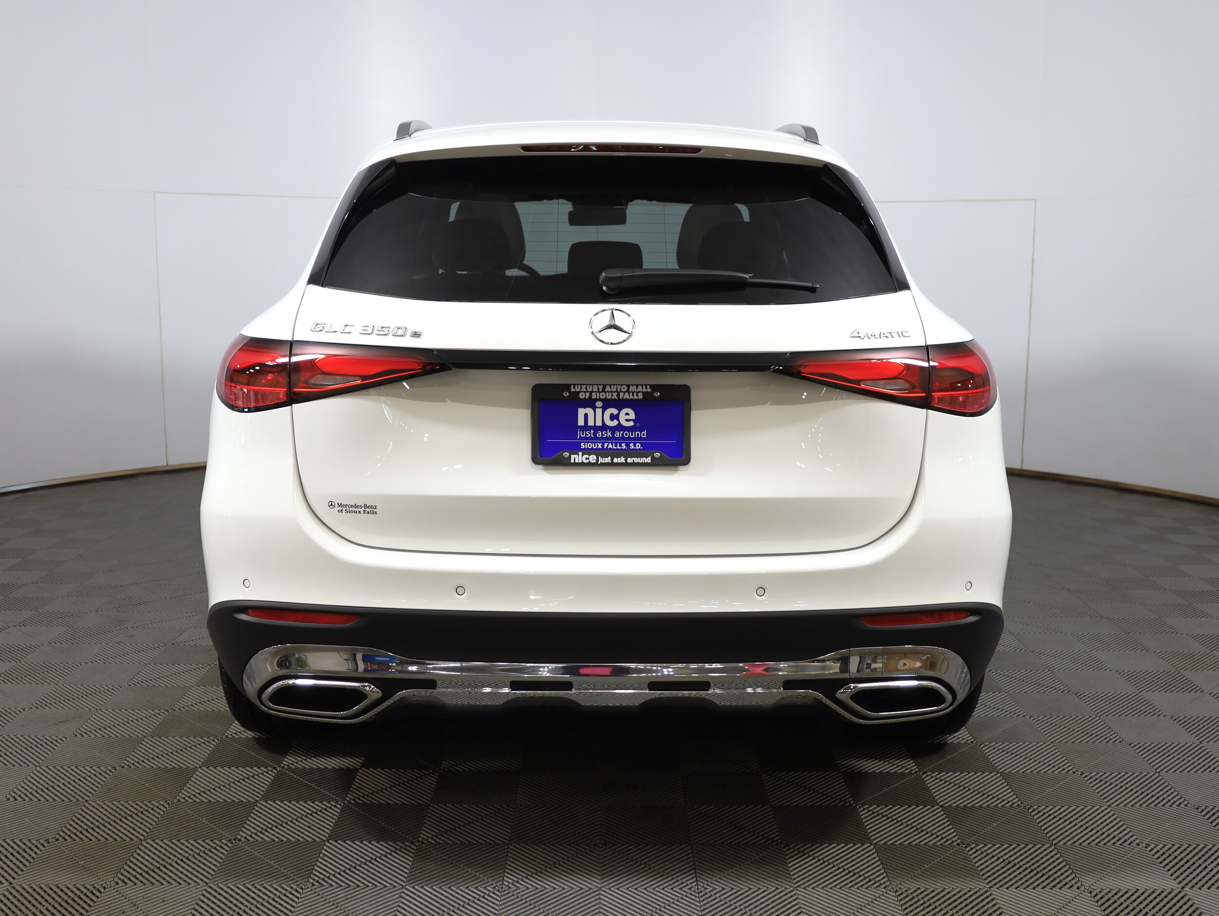 2026 Mercedes Benz GLC 350e 4MATIC photo 3