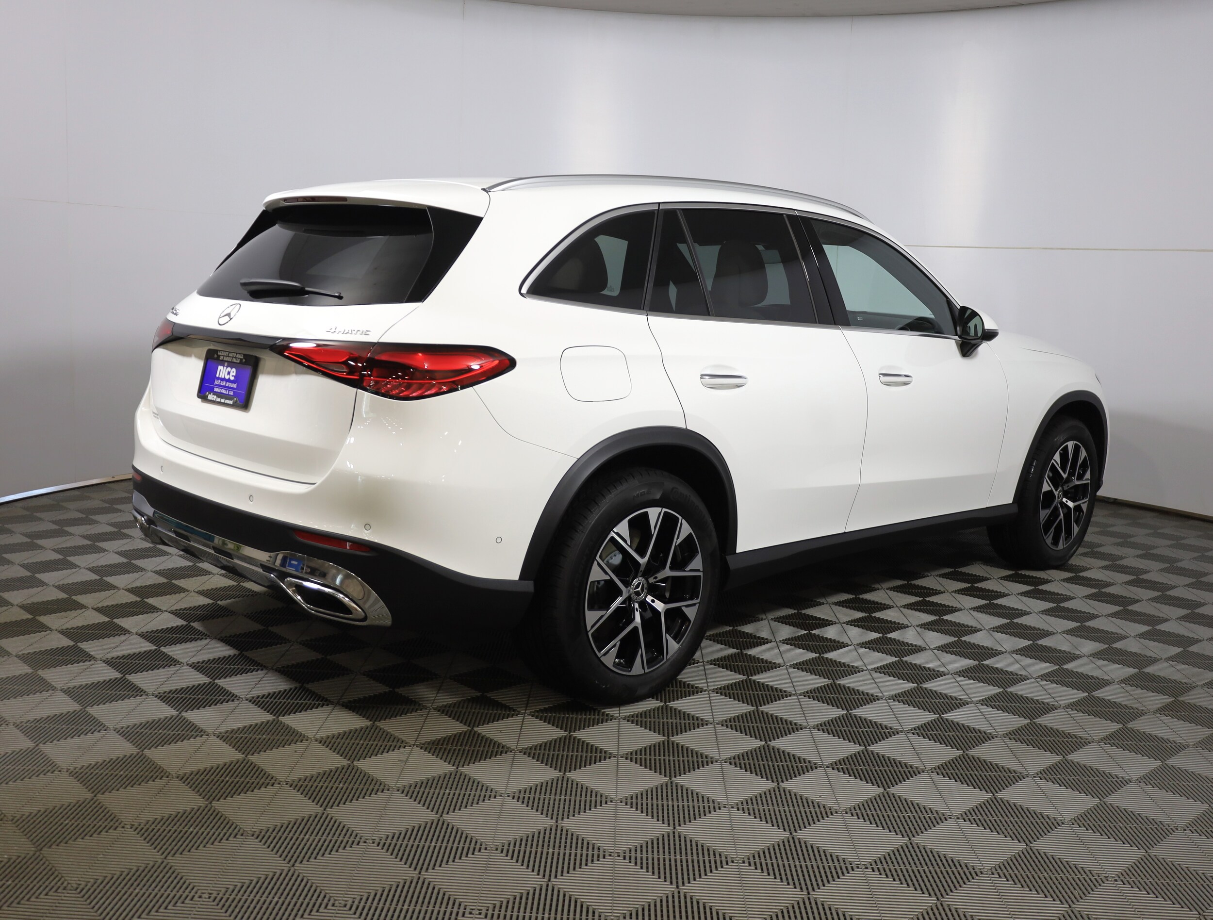 2026 Mercedes Benz GLC 350e 4MATIC photo 4