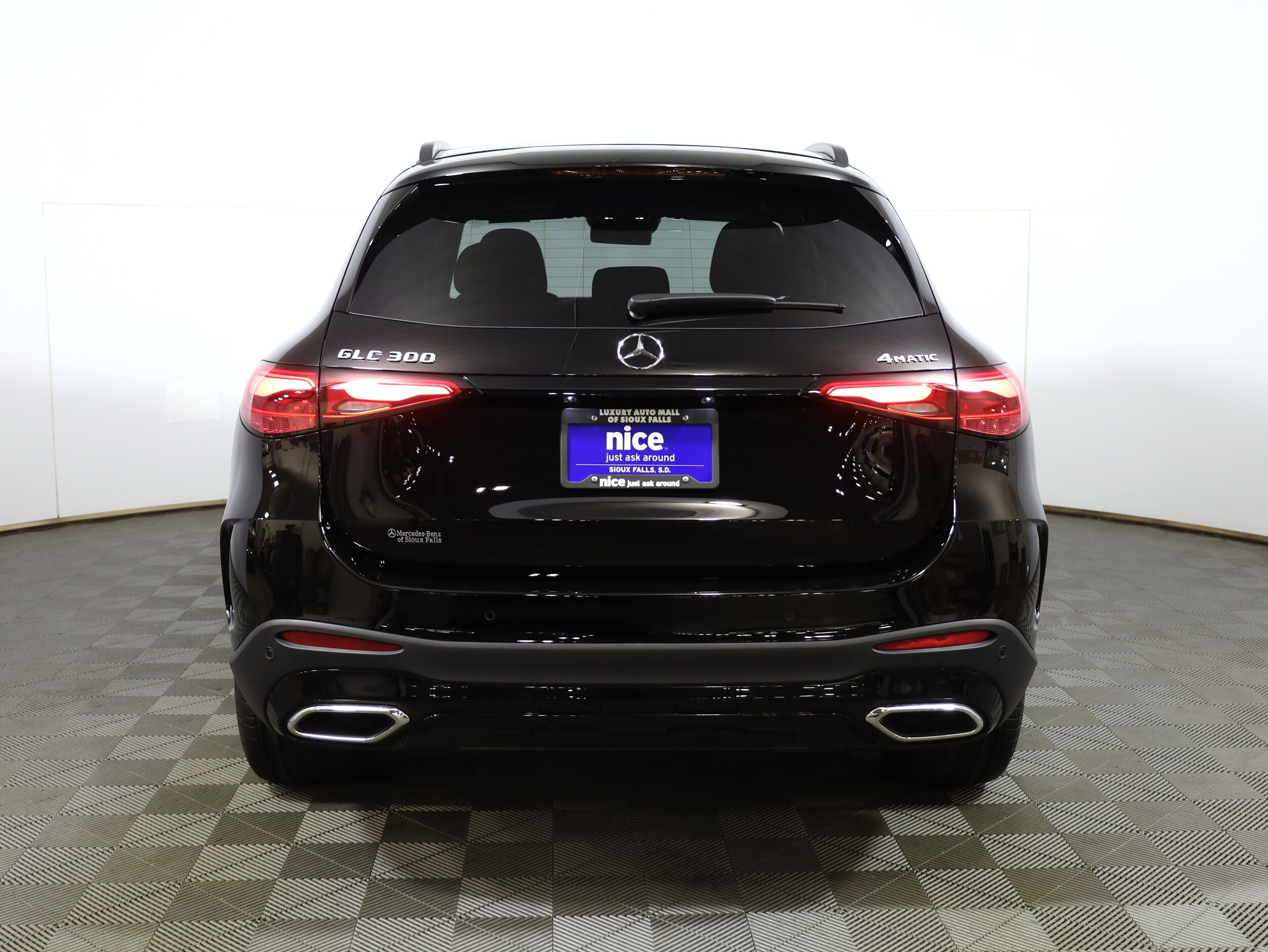 2026 Mercedes Benz GLC 300 4MATIC photo 3