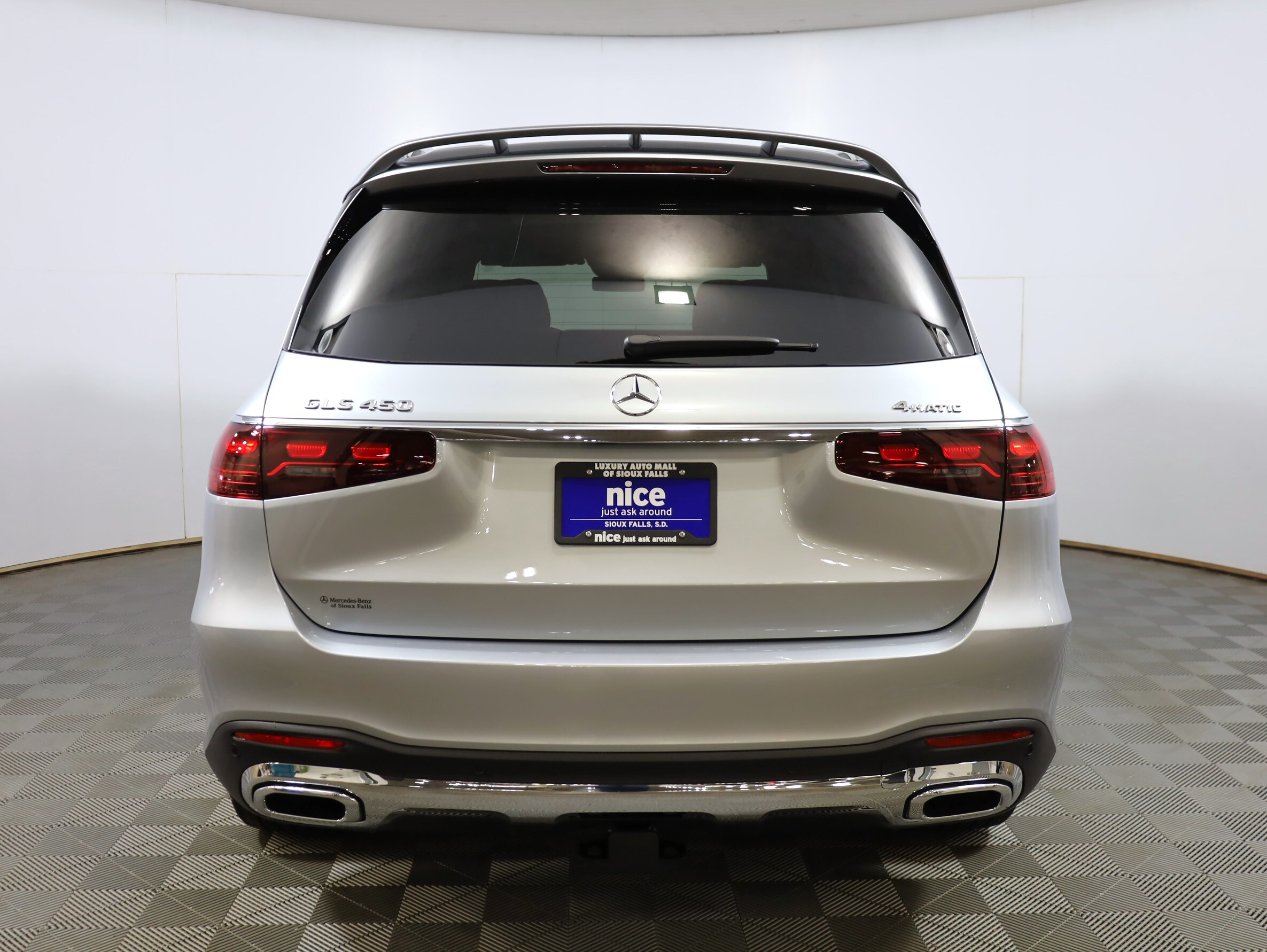 2025 Mercedes Benz GLS 450 4MATIC photo 2