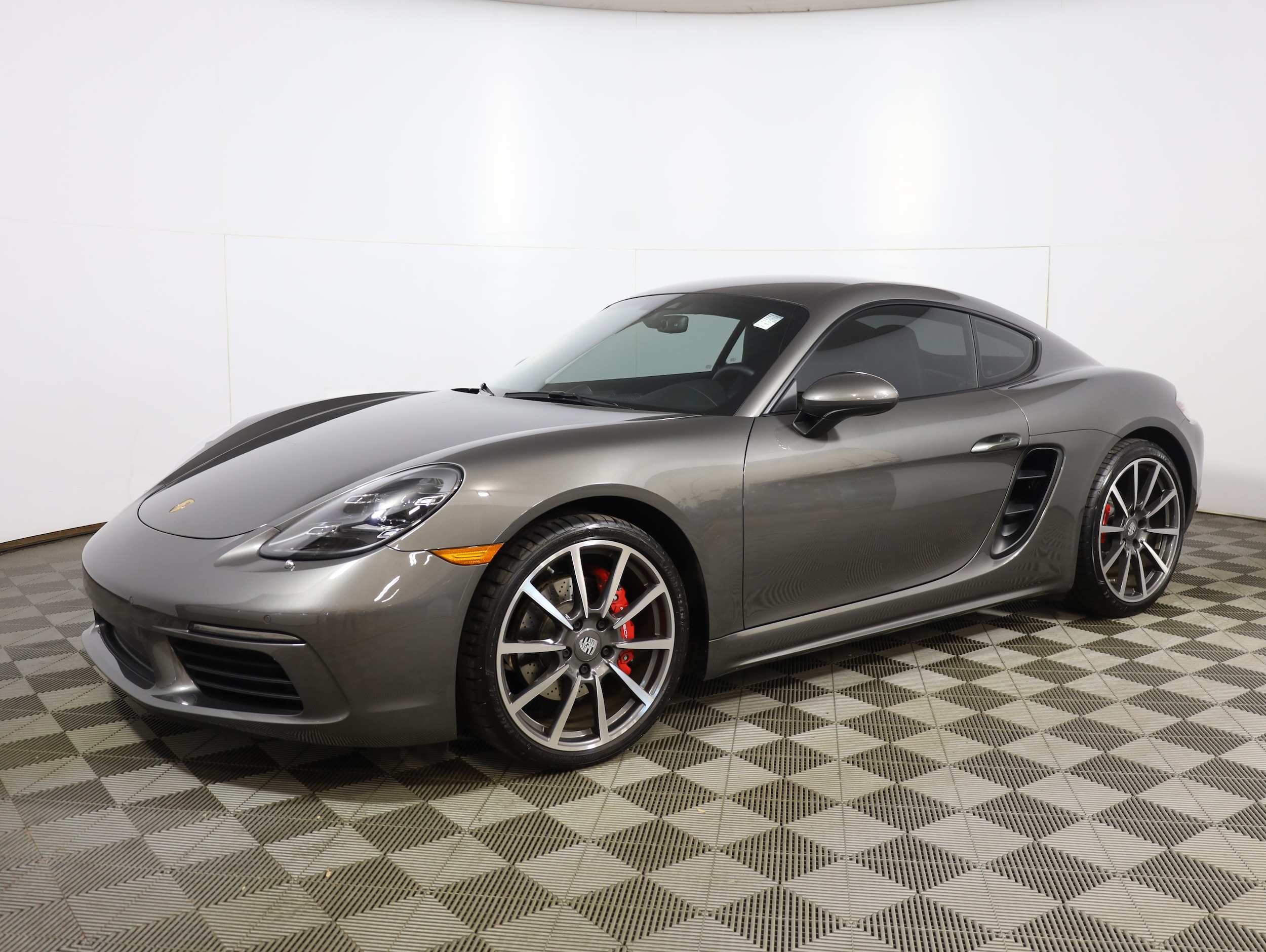 2019 Porsche 718 Cayman S's photo