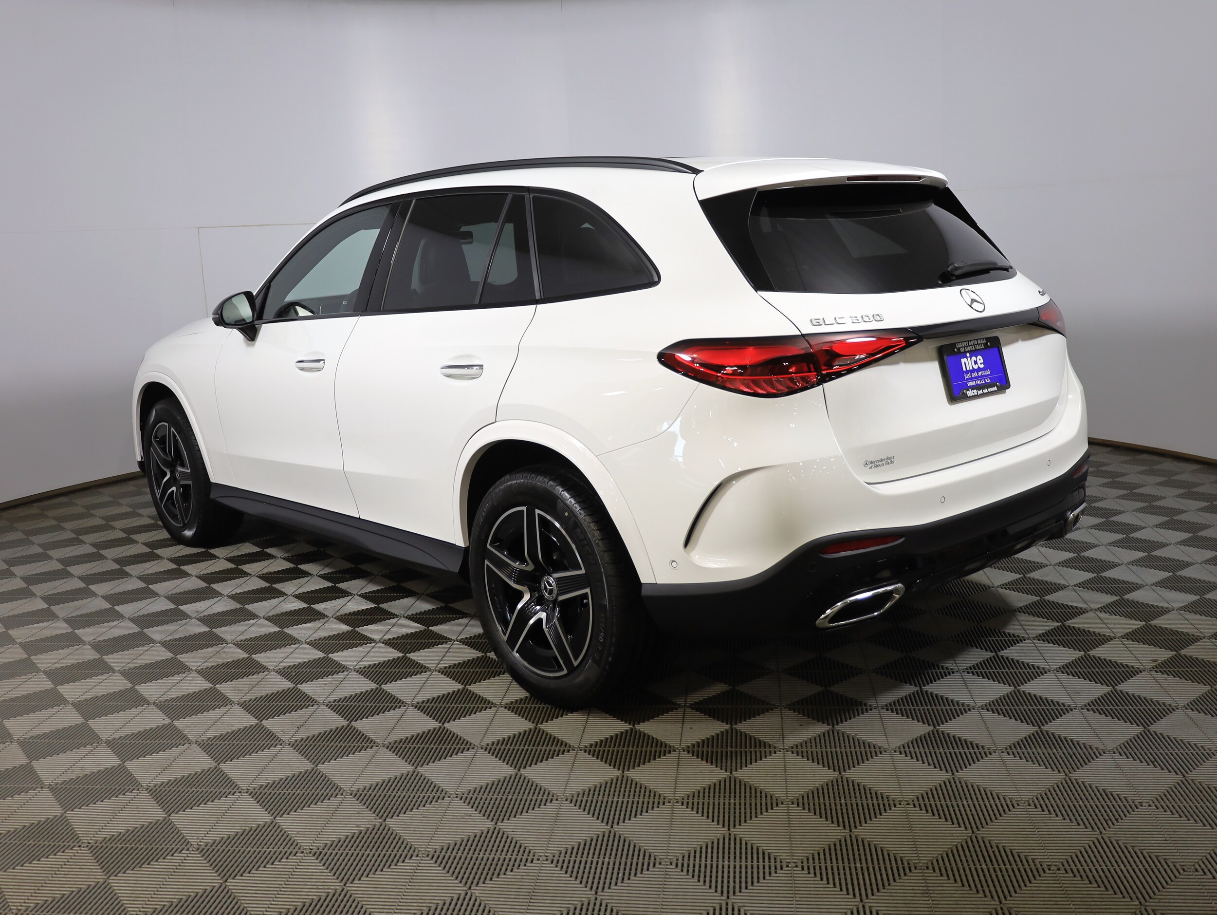 2026 Mercedes Benz GLC 300 4MATIC photo 2