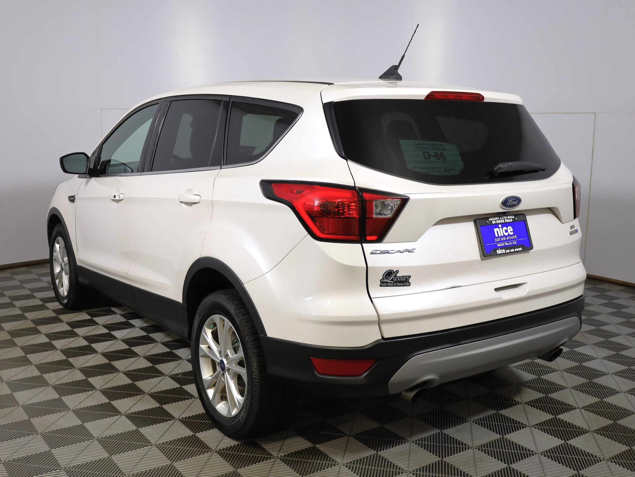 Used 2019 Ford Escape SE with VIN 1FMCU9GD9KUA41877 for sale in Sioux Falls, SD