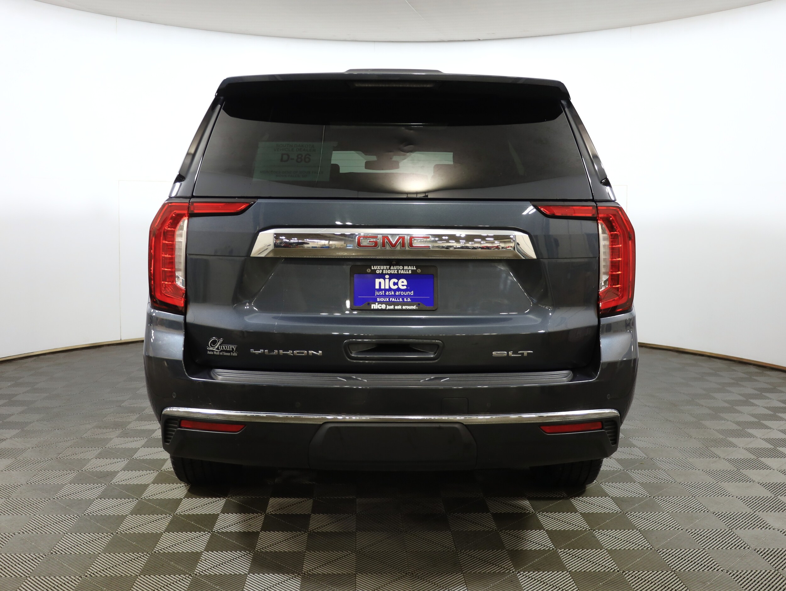 2021 Gmc Yukon SLT photo 3