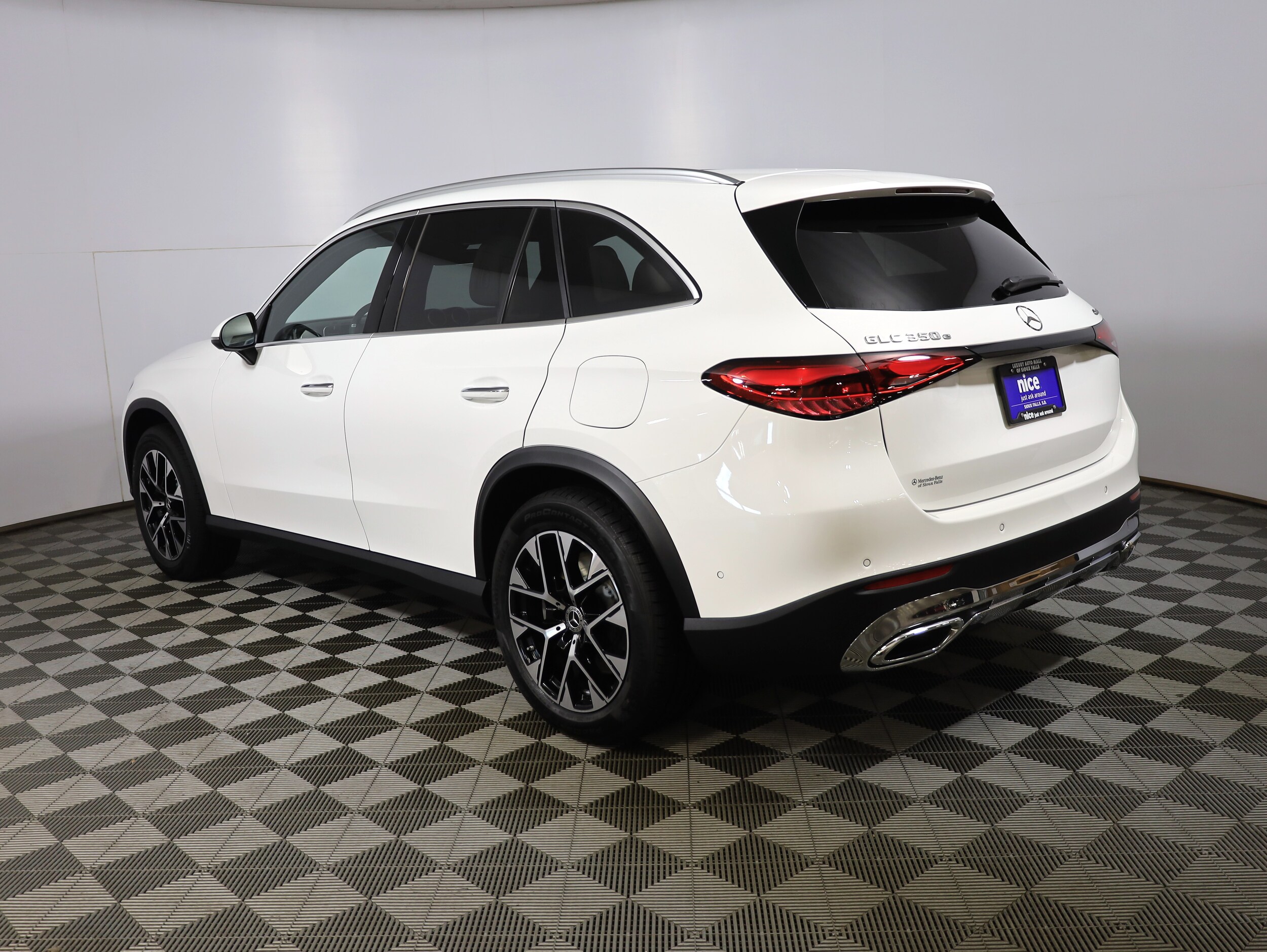 2026 Mercedes Benz GLC 350e 4MATIC photo 2