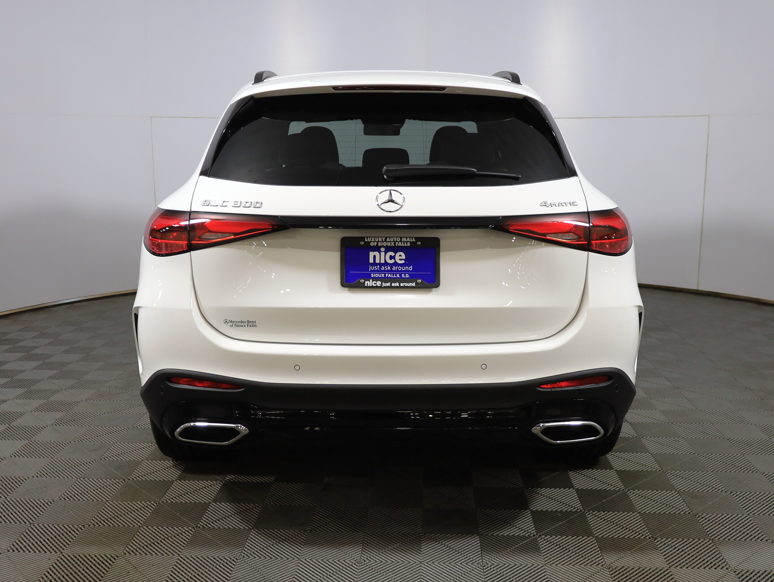 2026 Mercedes Benz GLC 300 4MATIC photo 3