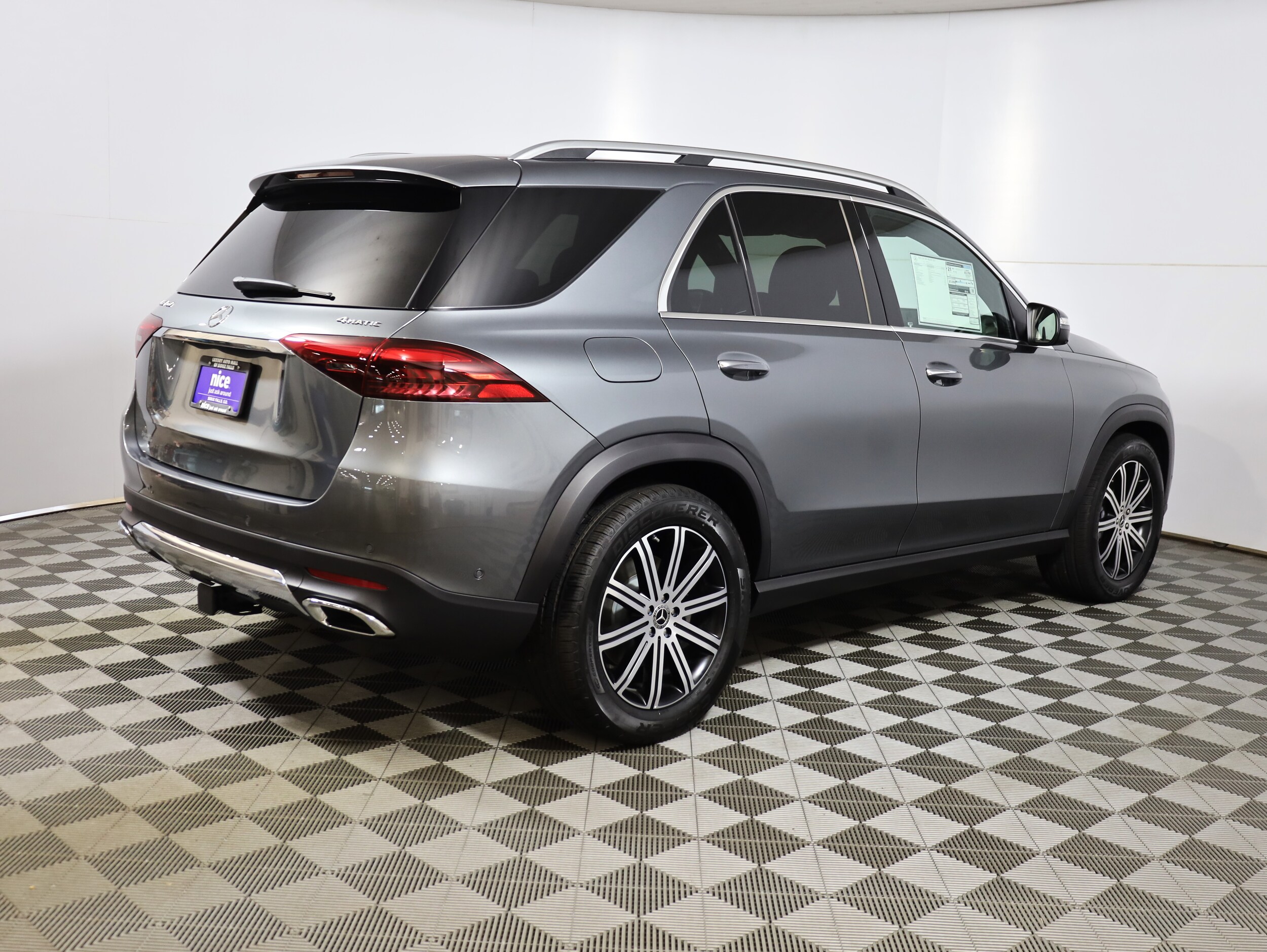 2025 Mercedes Benz GLE 450 4MATIC photo 3