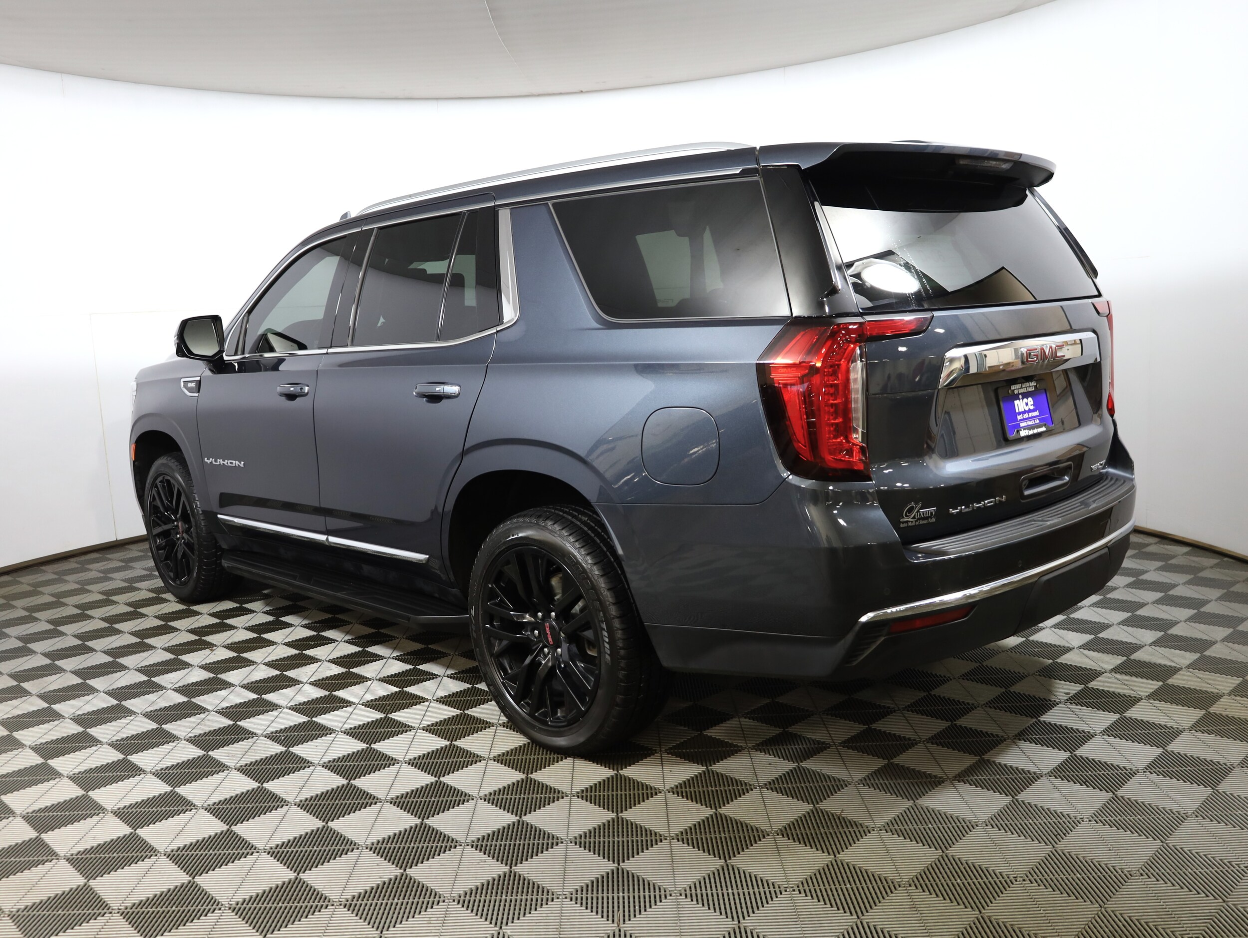 2021 Gmc Yukon SLT photo 2